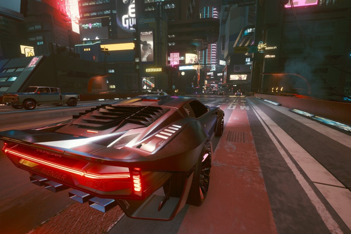 Sportwagen auf der Strasse von Night City bei Nacht. Screenshot aus dem Spiel Cyberpunk 2077 im Blog von Nastja der Mox.