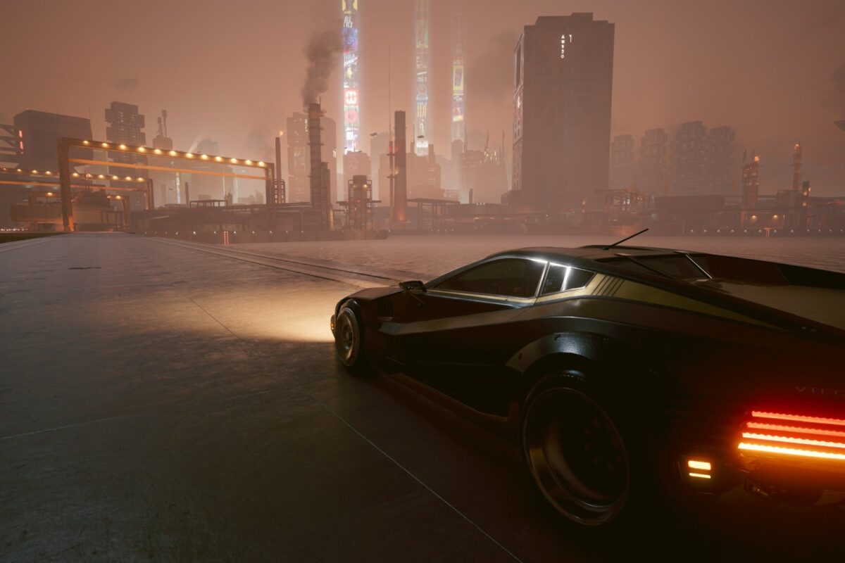 Schneller Flitzer vo dem Industriegebiet von Night City bei nacht. Screenshot aus dem Spiel Cyberpunk 2077 im Blog von Nastja der Mox.