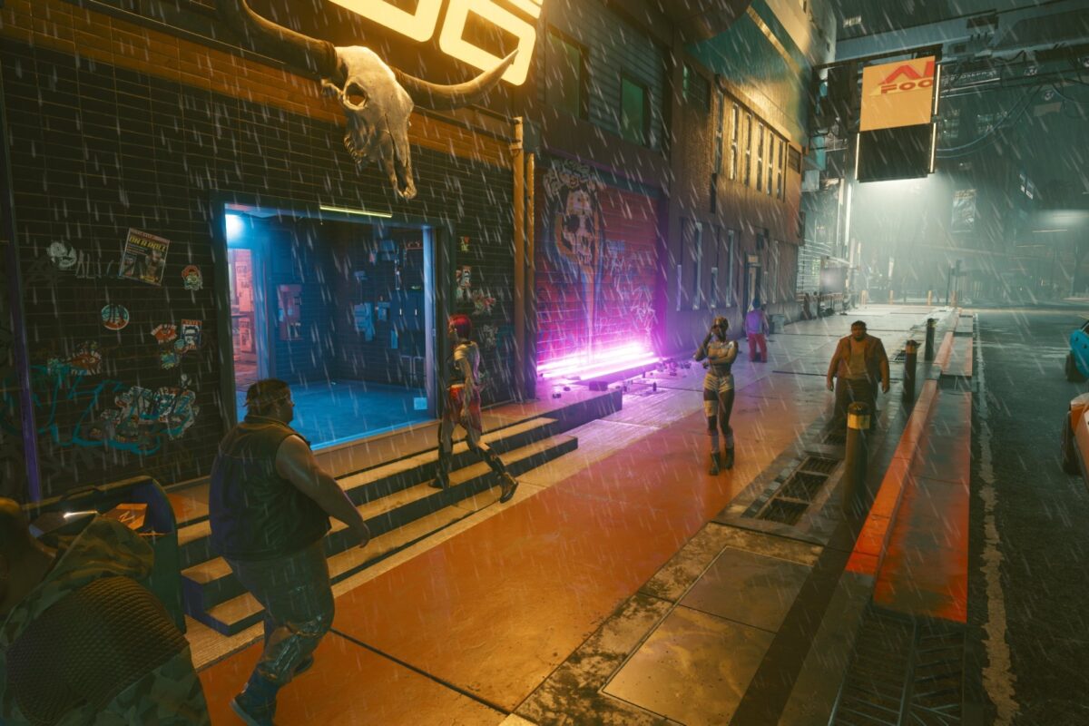 Eingang zu einer Bar im Regen und Neonschein. Screenshot aus dem Spiel Cyberpunk 2077 im Blog von Nastja der Mox.