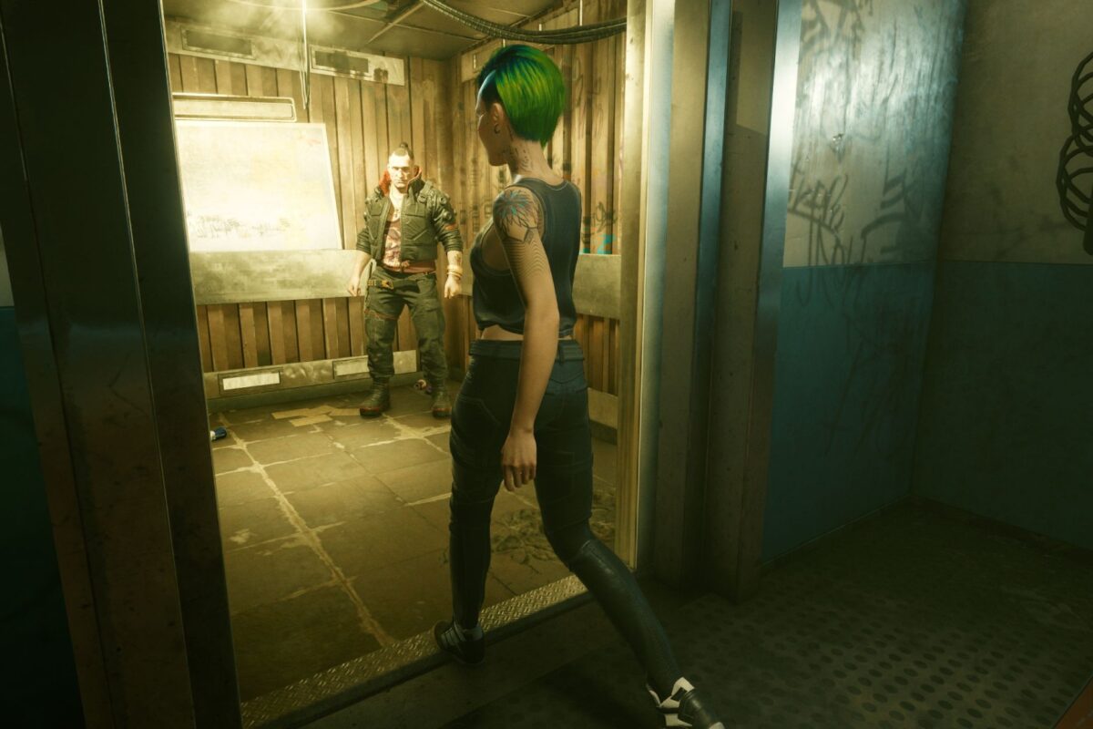 Frau betritt einen Aufzug. Screenshot aus dem Spiel Cyberpunk 2077 im Blog von Nastja der Mox.