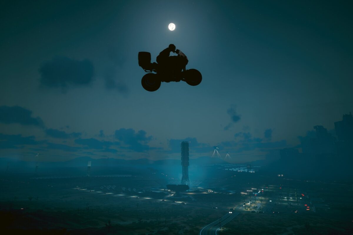 Silhouette eines fliegenden Motorrads vor dem Vollmond. Screenshot aus dem Spiel Cyberpunk 2077 im Blog von Nastja der Mox.