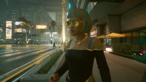 Frau in schicker Kleidung nachts auf der Strasse. Screenshot aus dem Spiel Cyberpunk 2077 im Blog von Nastja der Mox. The Nameless of Night City ist eine Würdigung an die Ingame-NPCs.