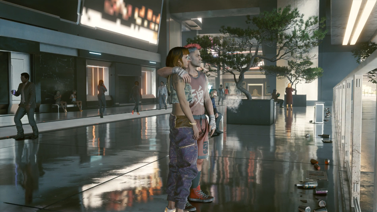 Paar in einer Einkaufspromenade in Night City. Screenshot aus dem Spiel Cyberpunk 2077
