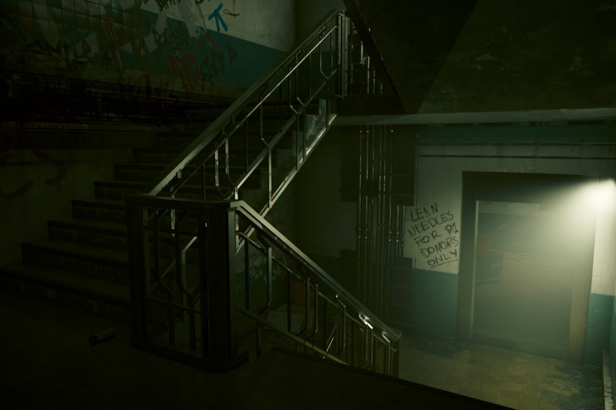 Heruntergekommenes und versifftes leeres Treppenahaus. Eine Schrift bewirbt einen Händler von sauberen Nadeln. Screenshot aus dem Spiel Cyberpunk 2077.